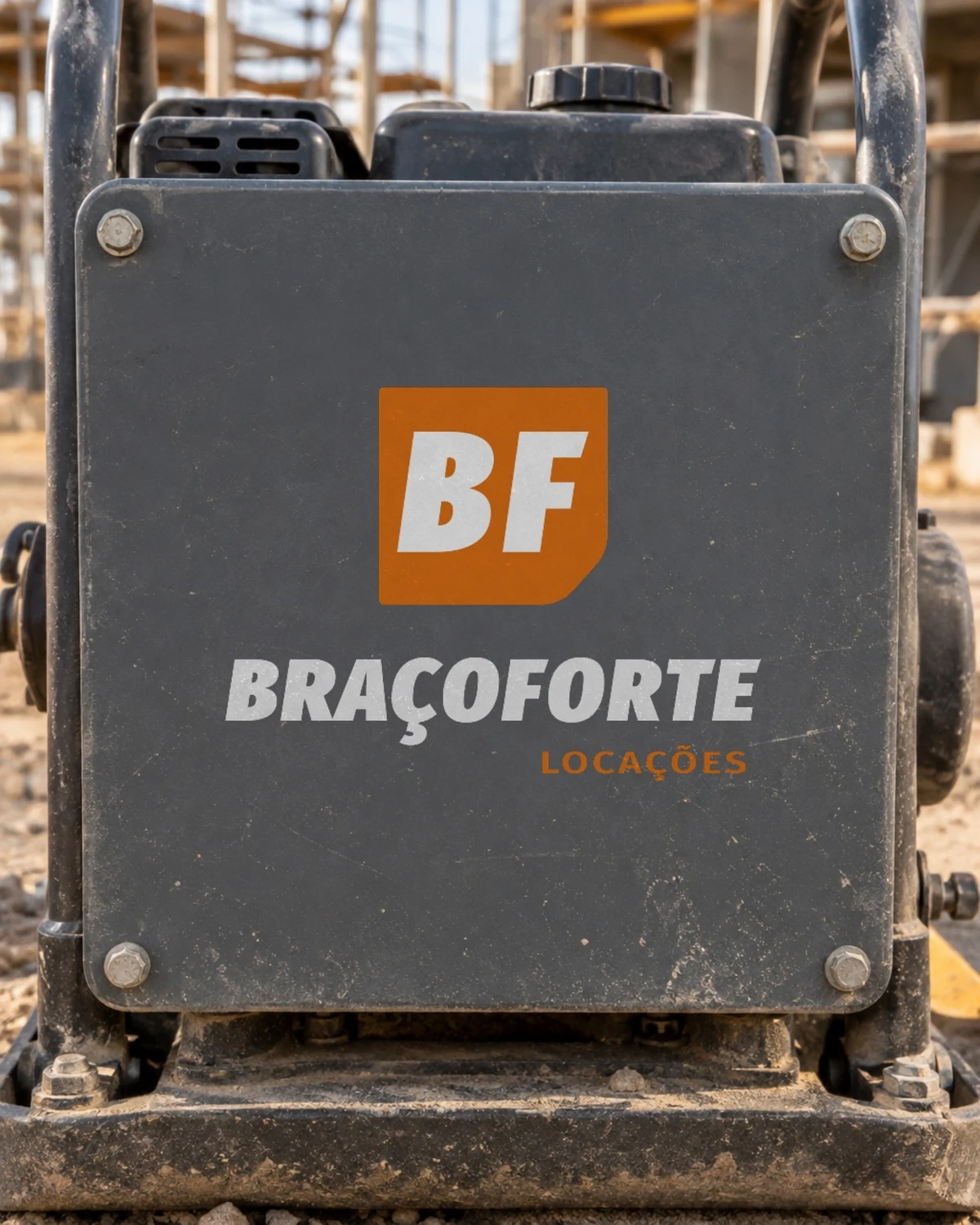 Painel de uma máquina com a marca da Braço Forte pintada
