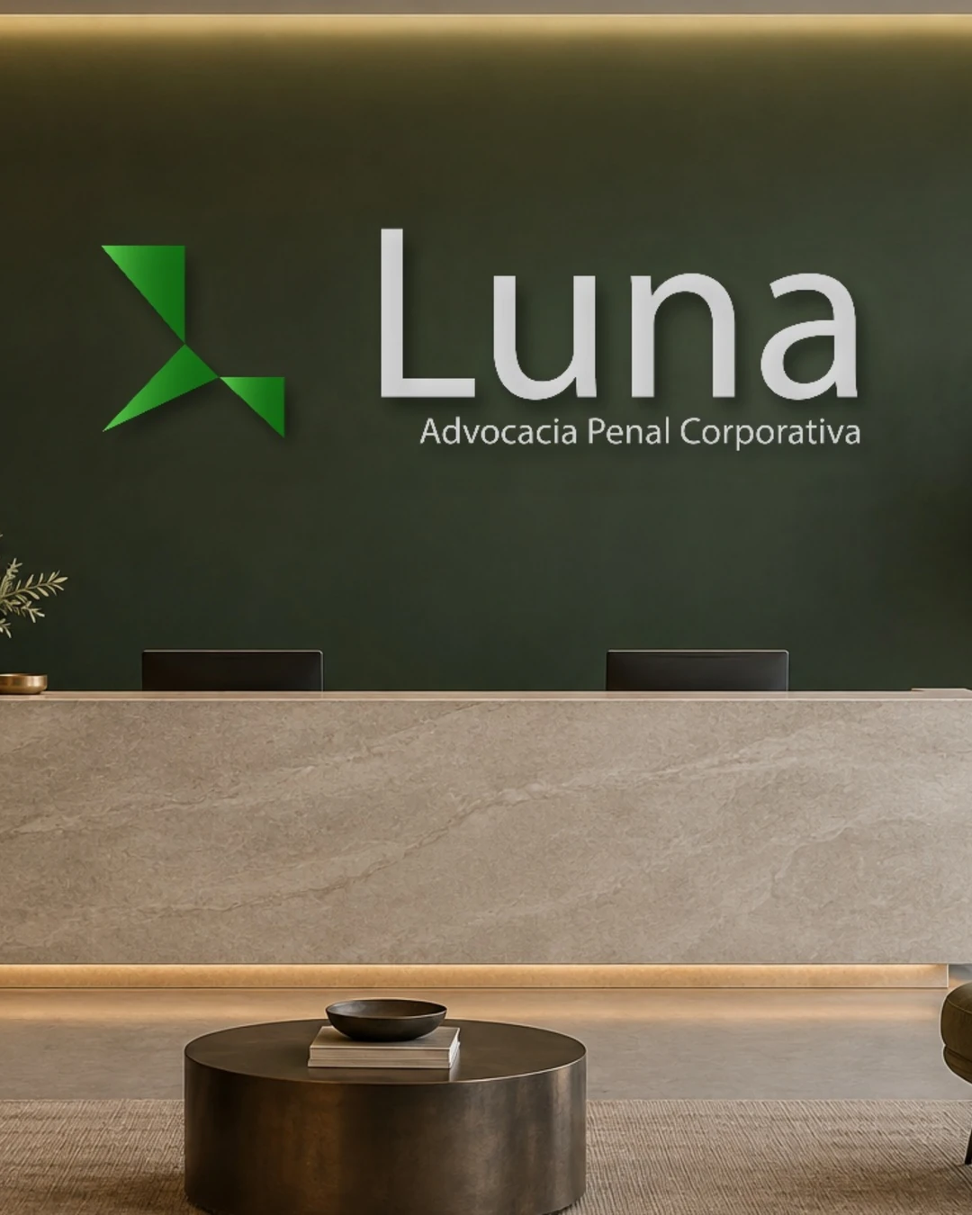 Recepção de escritório com o logo da Luna na parede
