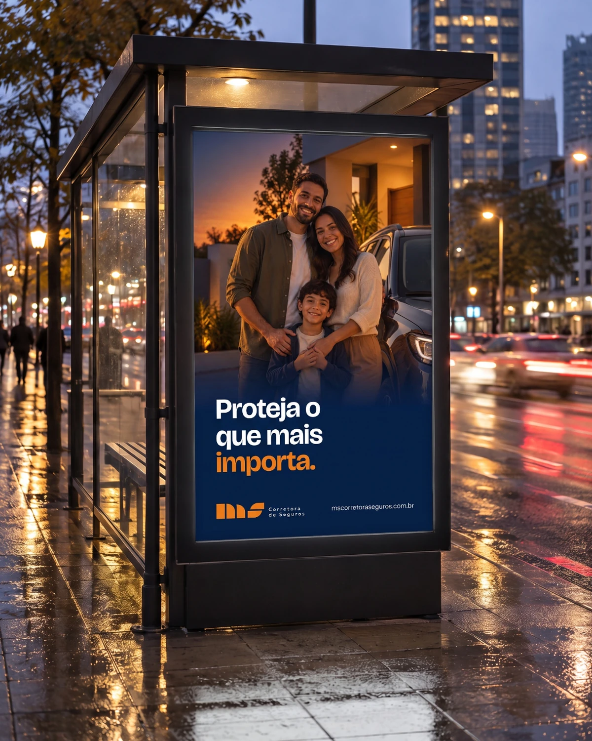 Cartaz da MS em um abrigo de ônibus à noite